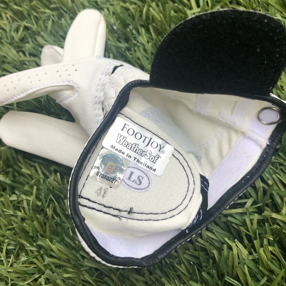 💐 HOST PICK 🎉 FootJoy ‘WeatherSof’ right glove in white